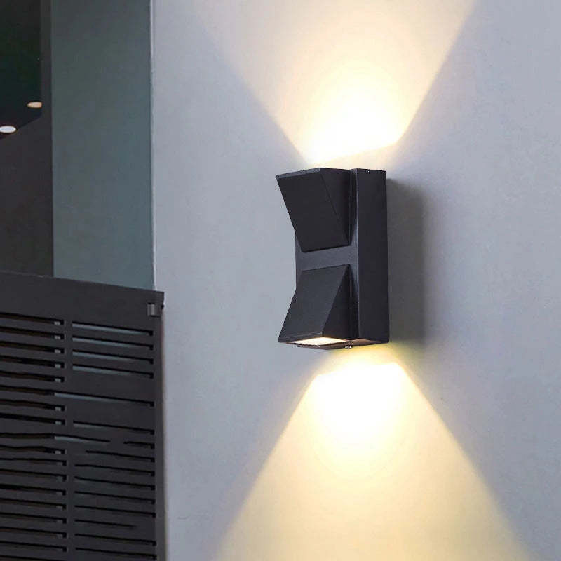 Oliver | Modern Outdoor Wall Lamp – Light Up Your Entryway