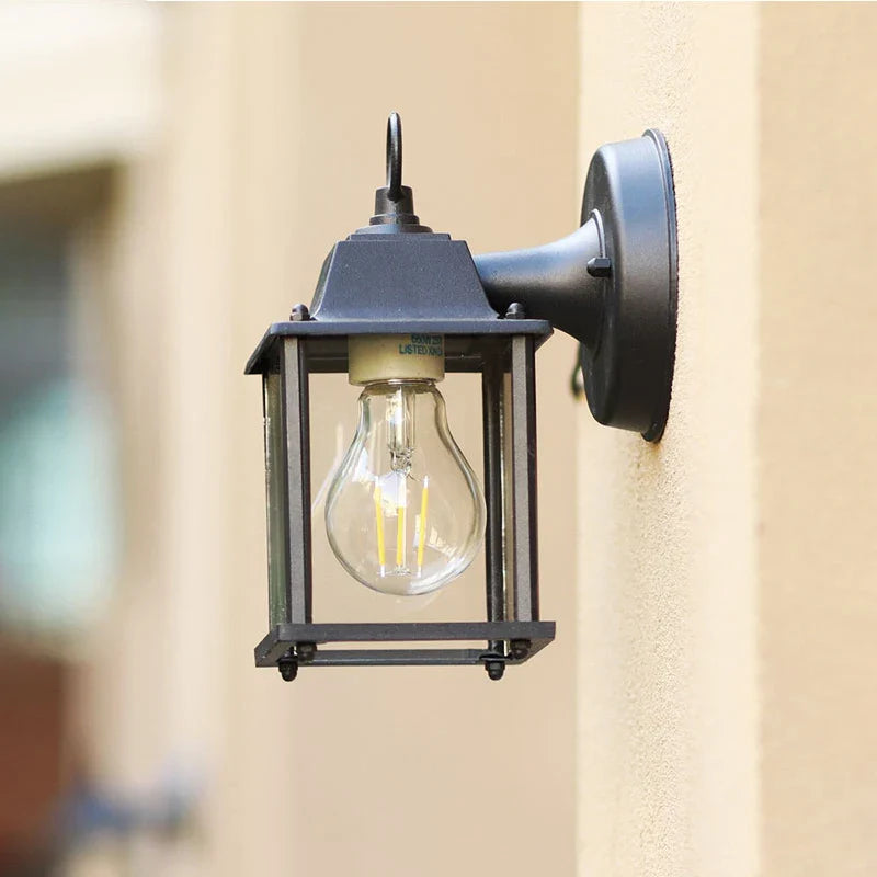 Vida | Retro Outdoor Wall Lantern