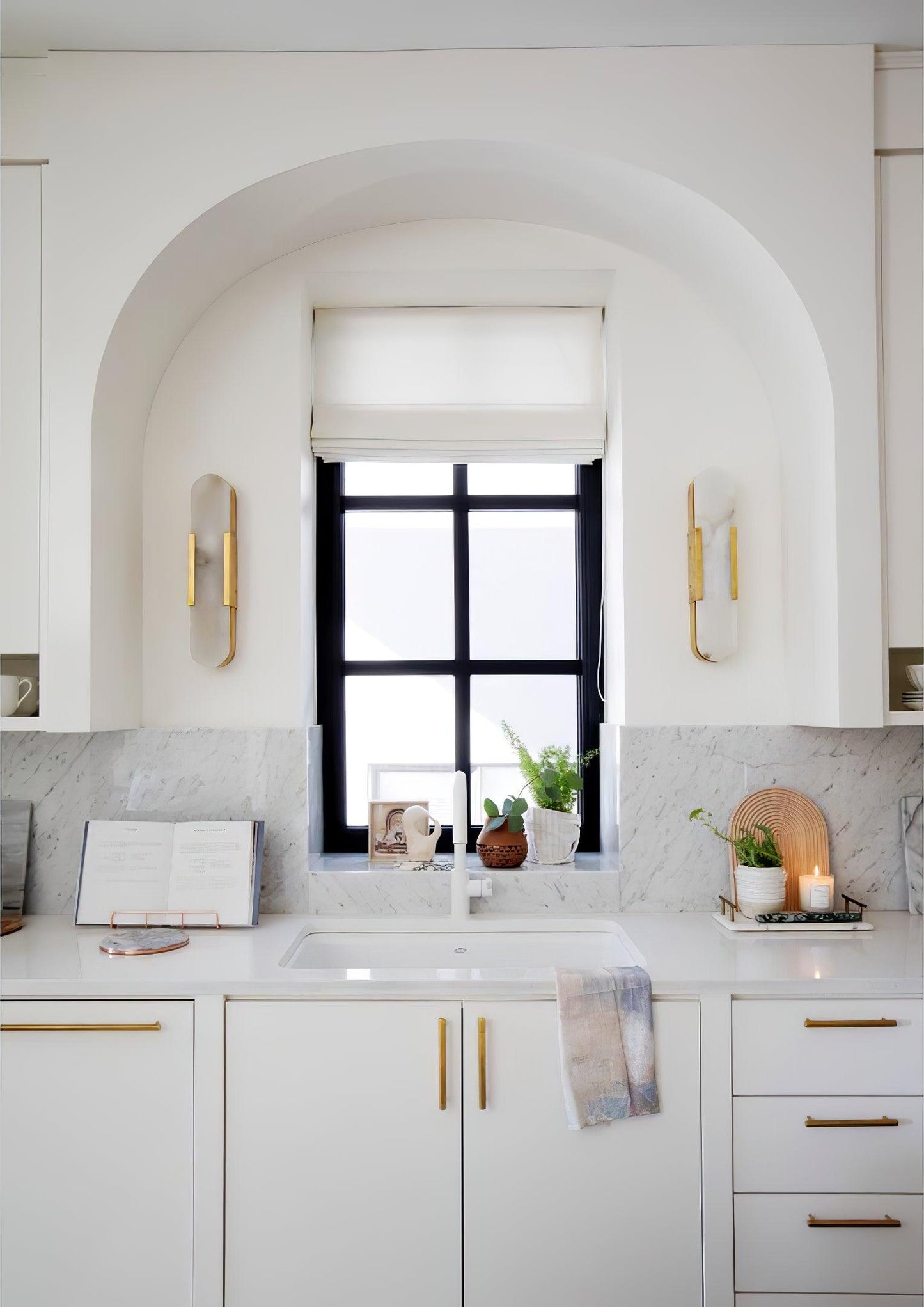 Sarah | Vertical Wall Lamp Alabaster Living Room Bedside Light