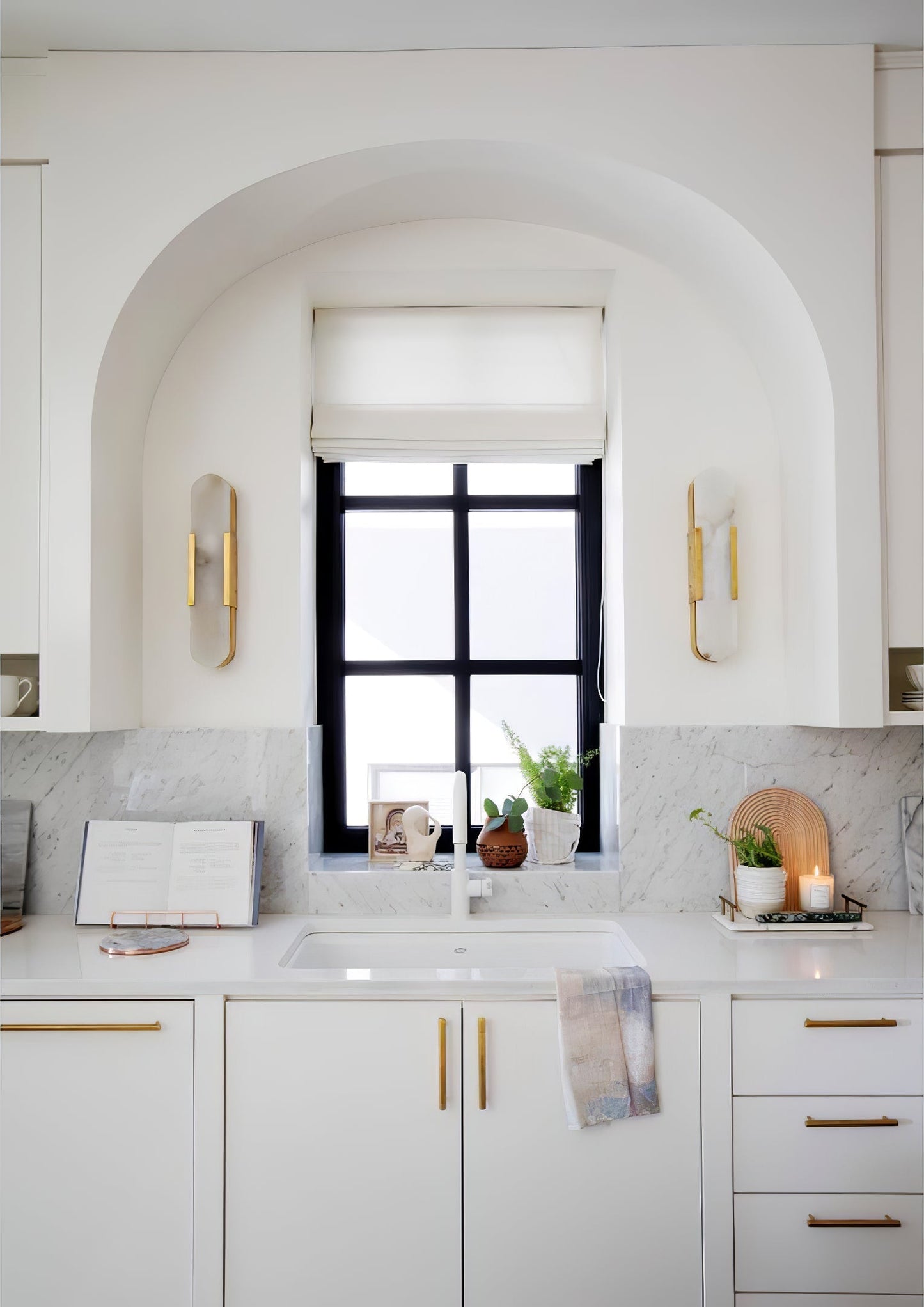 Sarah | Vertical Wall Lamp Alabaster Living Room Bedside Light