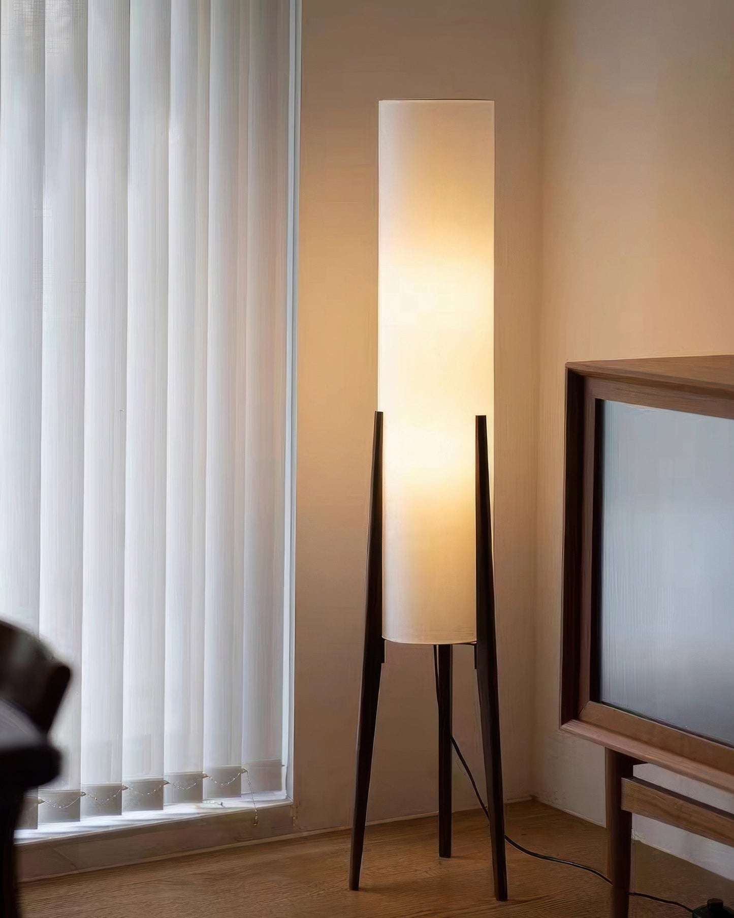 Noirwood | Walnut Wood Base Floor Lamp