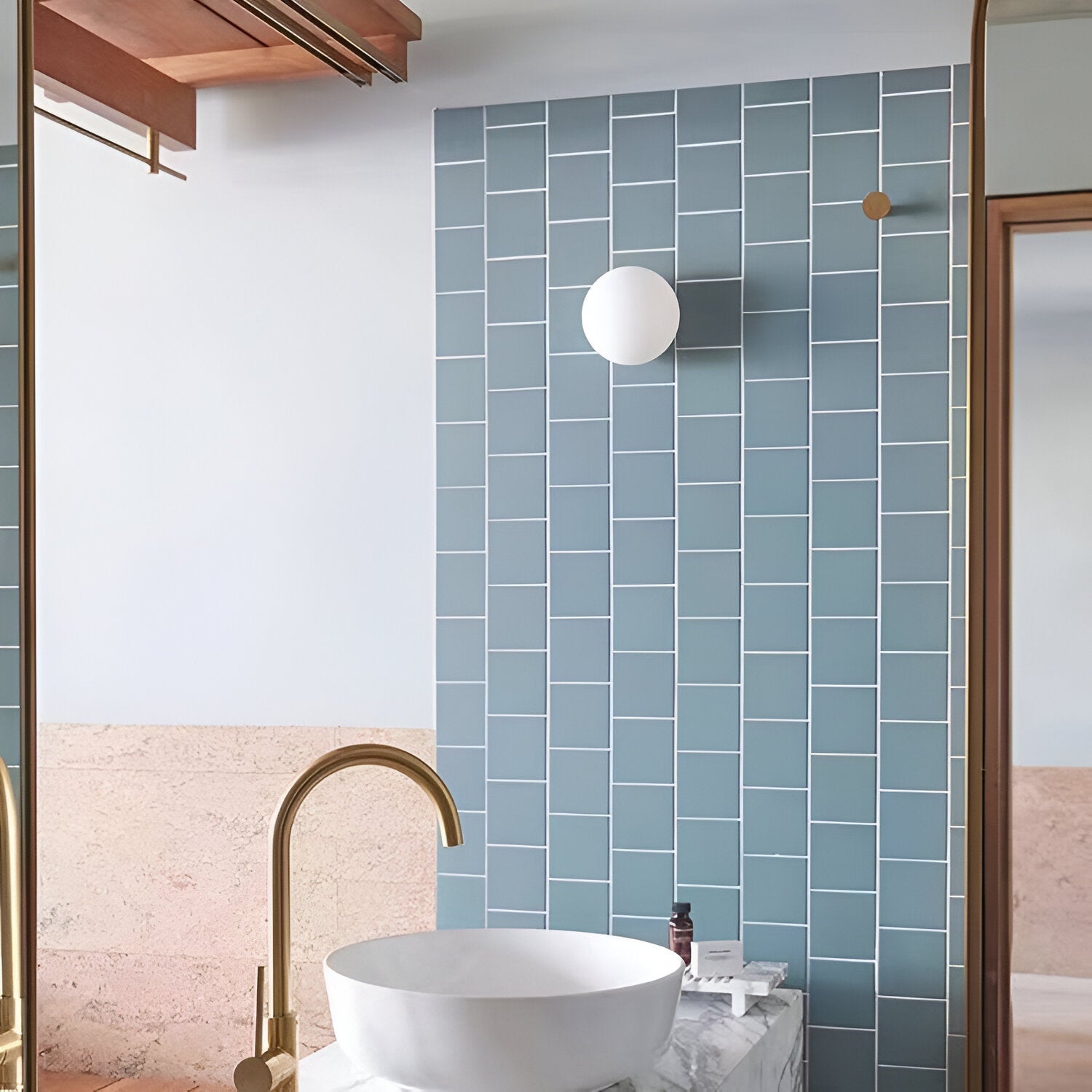 Leda | Minimalist Round Glass LED Wall Light