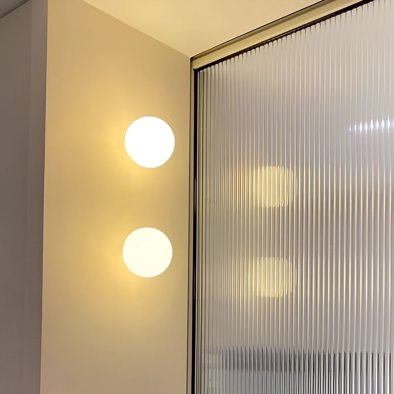 Leda | Minimalist Round Glass LED Wall Light