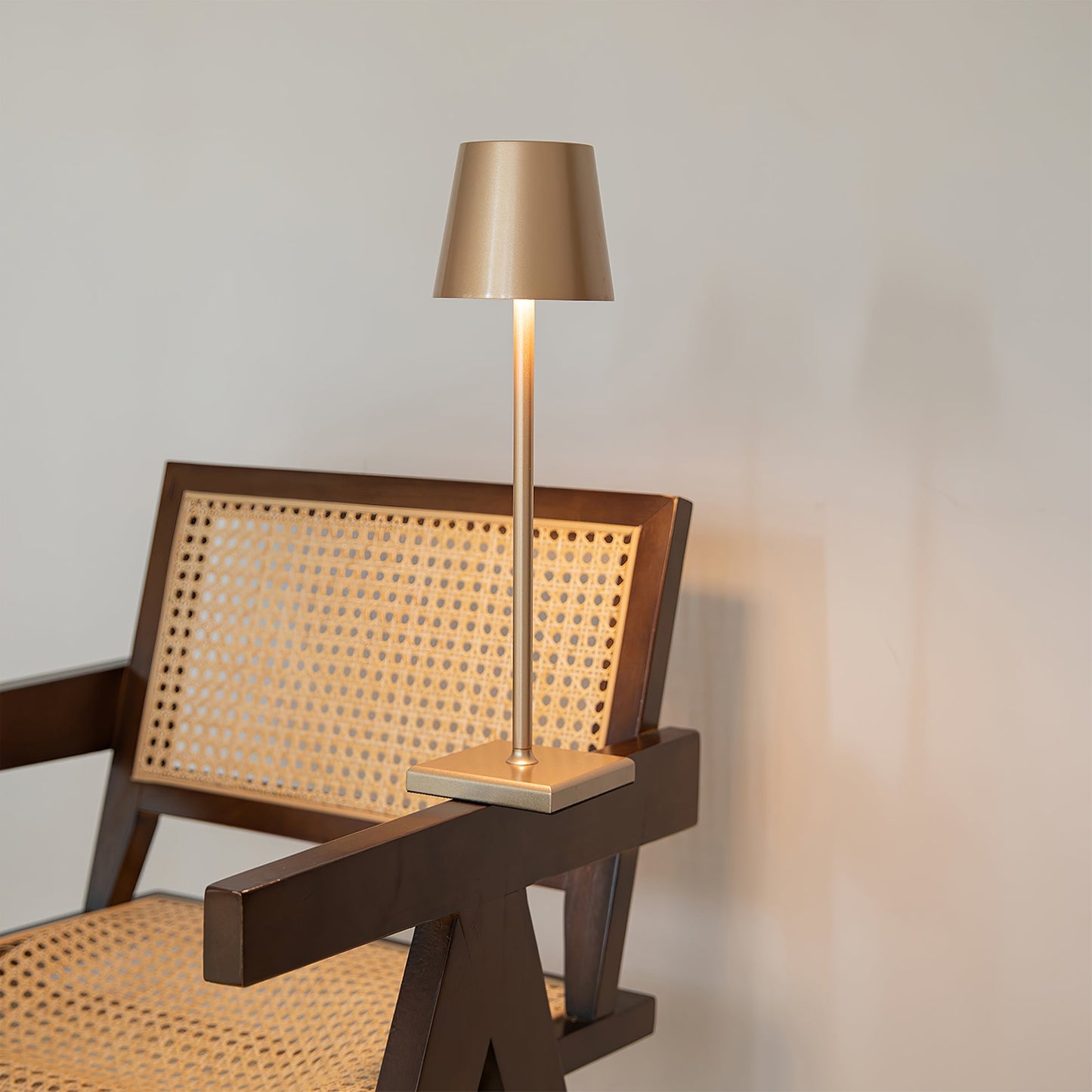 Veya | Dimmable USB Rechargeable Cordless LED Touch Table Lamp