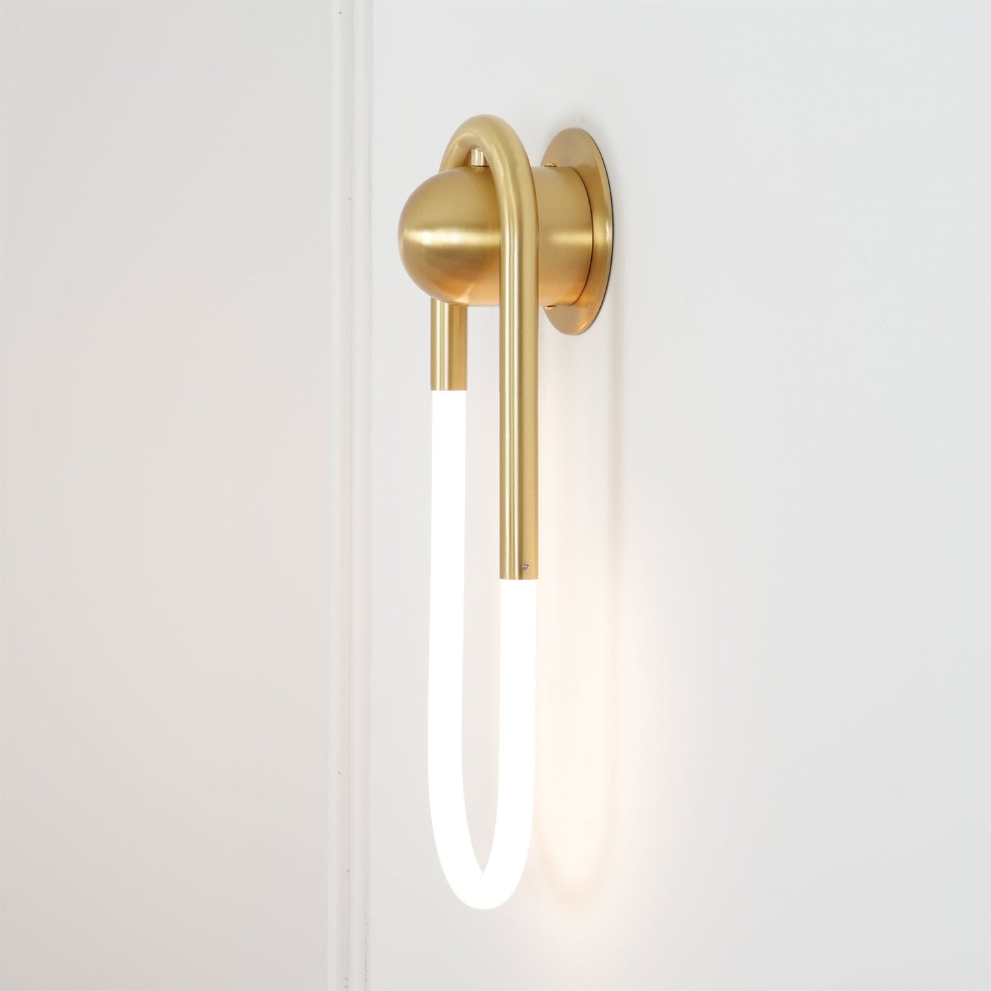 Luno | Brass Loop Design for LED Indoor Lighting Wall Lamp