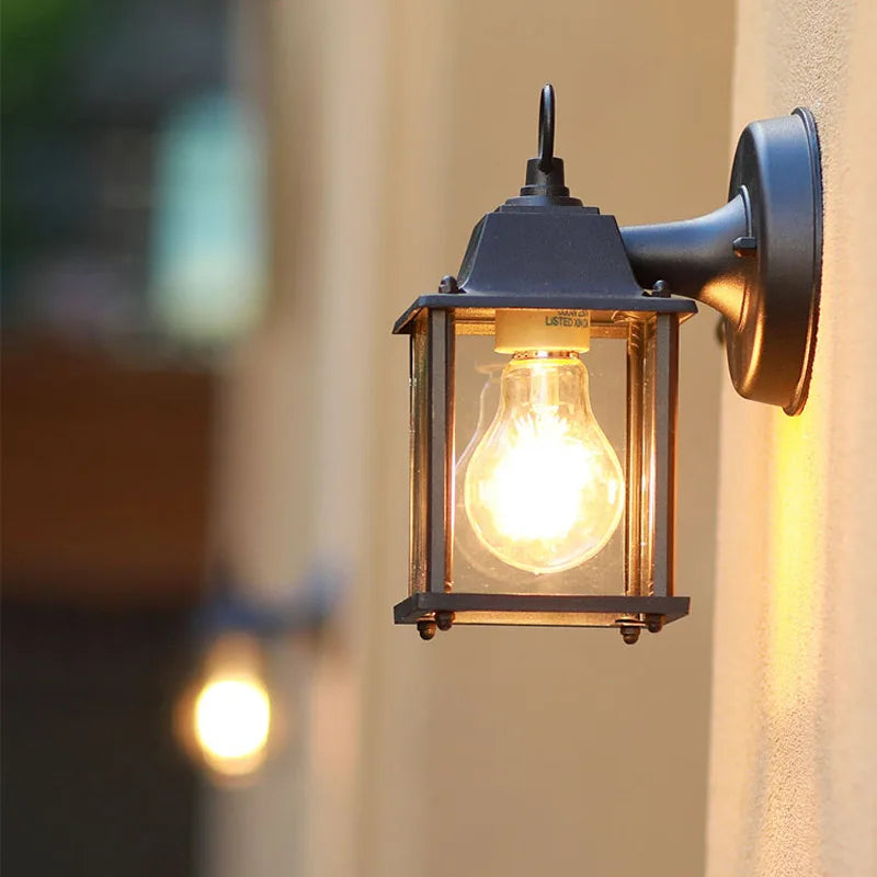 Vida | Retro Outdoor Wall Lantern