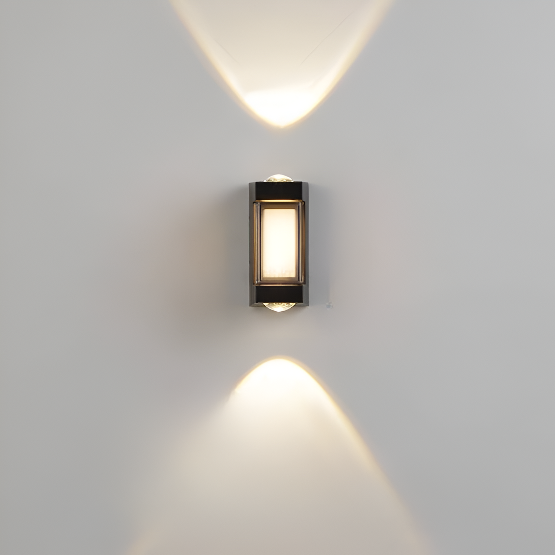 Tristan | Minimalist Outdoor Wall Sconce LED Exterior Light