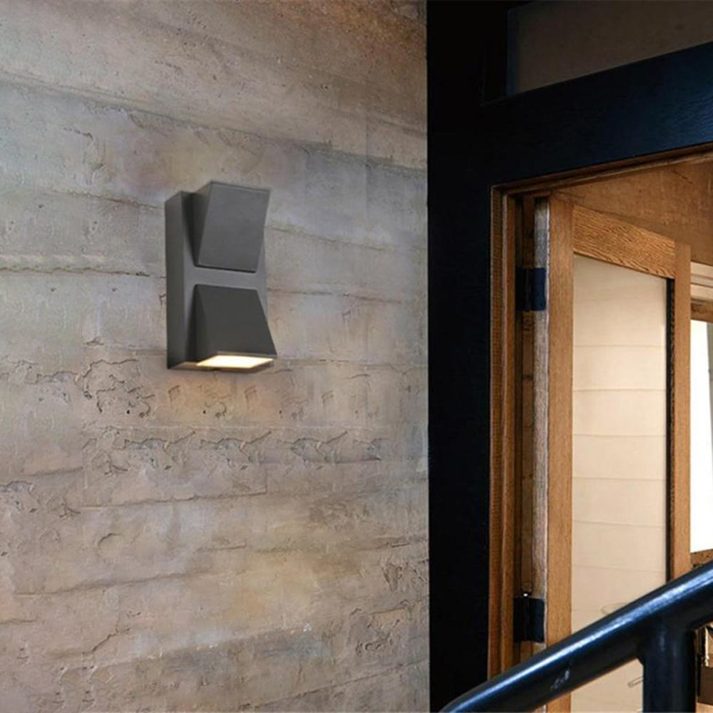 Oliver | Modern Outdoor Wall Lamp – Light Up Your Entryway