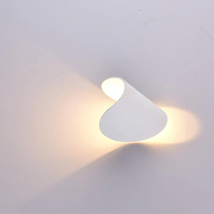 Aris | Adjustable LED Wall Light - Twistable Design