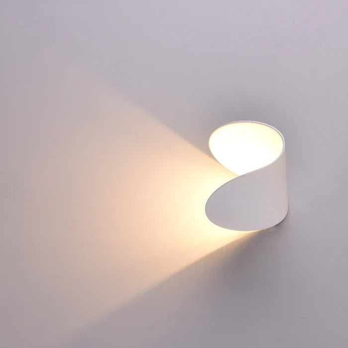 Aris | Adjustable LED Wall Light - Twistable Design